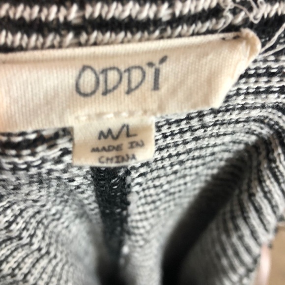 Oddy M/L Black & White Stripe Fringe Front Long Sleeve Sweater Medium/ Large - Picture 7 of 8